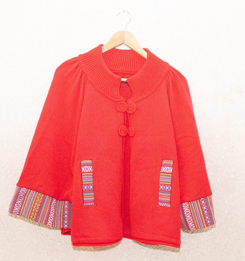 Capa con botones color rojo