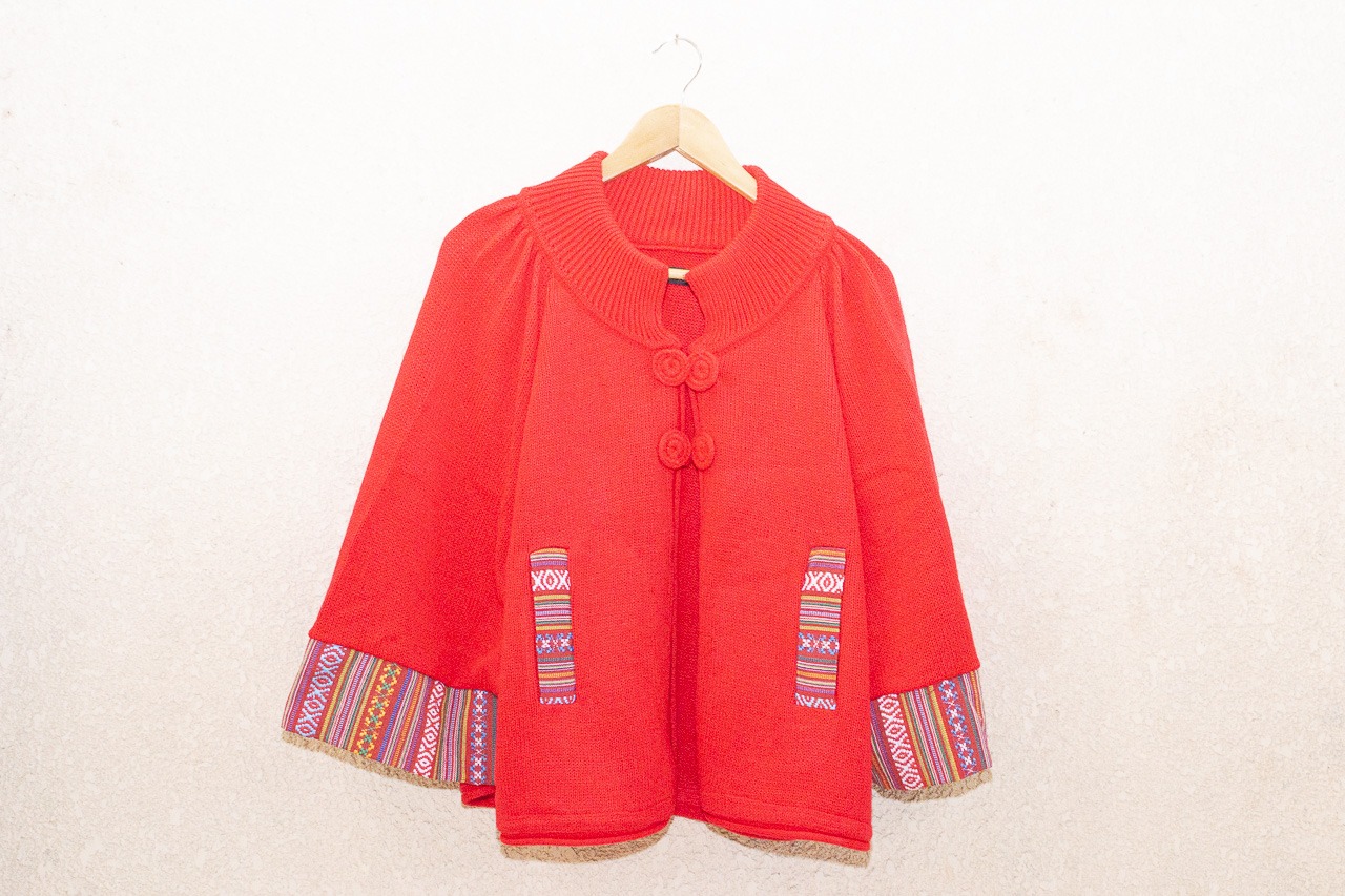 Capa con botones color rojo